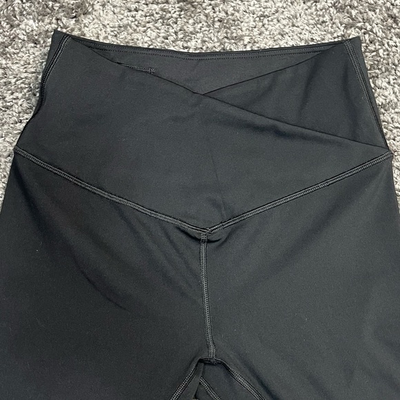 Victoria’s Secret on point live stretch black biker shorts women’s size S or M? - Picture 4 of 10